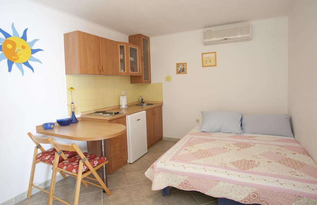 Apartments Fani Brela Szoba fotó