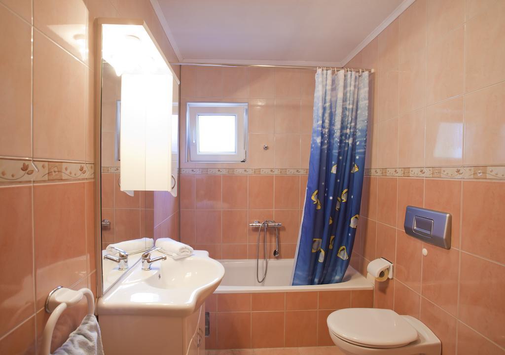Apartments Fani Brela Szoba fotó