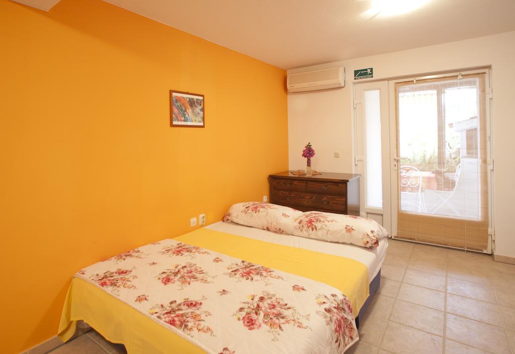 Apartments Fani Brela Szoba fotó