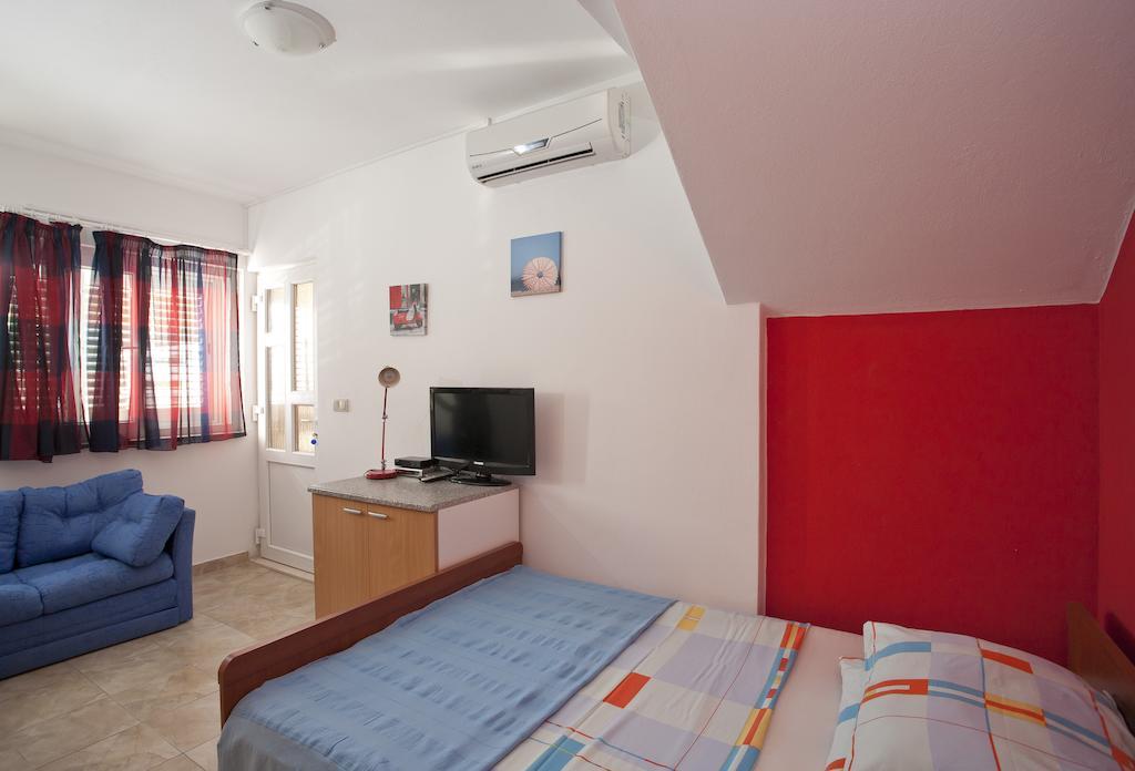 Apartments Fani Brela Szoba fotó