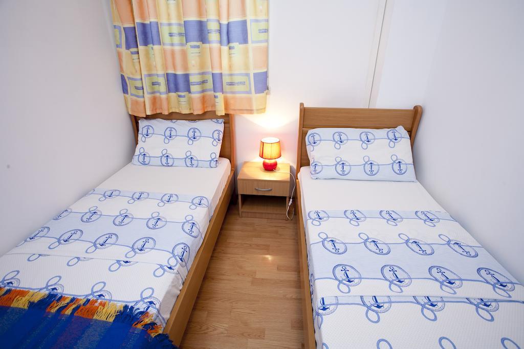 Apartments Fani Brela Szoba fotó