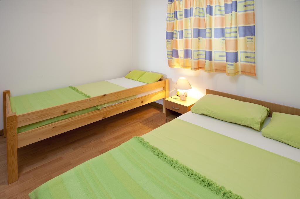 Apartments Fani Brela Szoba fotó